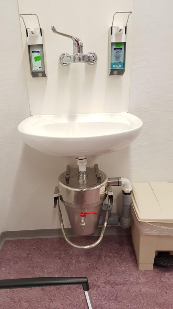 a plaster trap used under a sink in a trauma room of a hospital, as well as used for dental office and dental labs